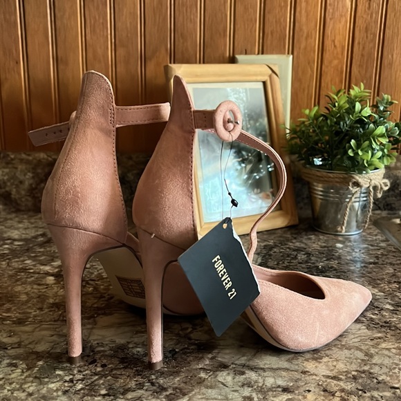 Forever 21 - Picture 3 of 4